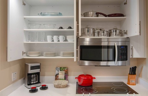 North Beach Apartment | Top Floor Telegraph Hill 1BR, Gym, near Coit Tower & Pier 39 by Blueground