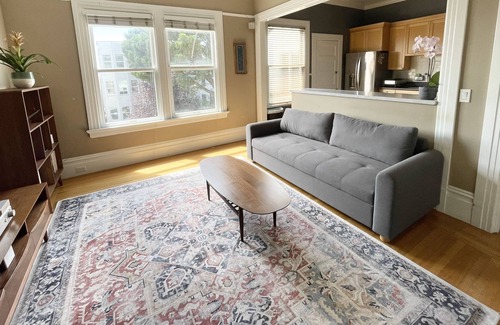 Inner Richmond Condo | Top floor Victorian 3 bedroom condo