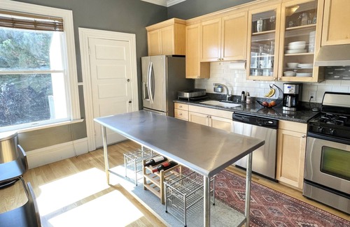 Inner Richmond Condo | Top floor Victorian 3 bedroom condo