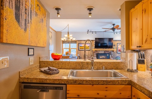Peak 9 Condo | Top Floor Views! No Cleaning or Resort Fees, Ski-In/Out, Downtown Breck