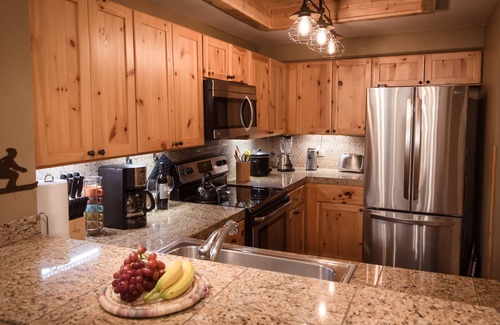 Peak 9 Condo | Top Floor Views! No Cleaning or Resort Fees, Ski-In/Out, Downtown Breck