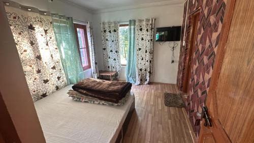 Pahalgam House | Top Hill Cottage