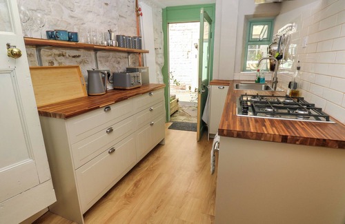 Tideswell Cottage | TOP HOUSE, pet friendly, character holiday cottage in Tideswell