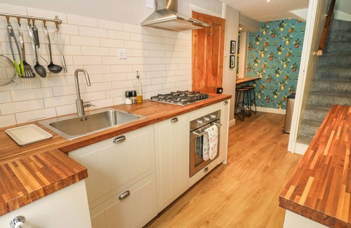 Tideswell Cottage | TOP HOUSE, pet friendly, character holiday cottage in Tideswell