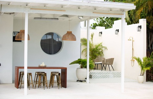 West Little Havana House | Top Location, 1 mile from Airport ,Full House, Big Patio, Free Parking.