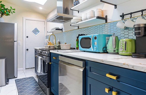 Center City Apartment | Top Location! 3BR Designer Home in Rittenhouse Sq