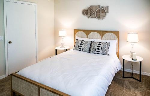 Trailer Estates Apartment | Top Location and Peaceful 2BR w Balcony Gym Pool