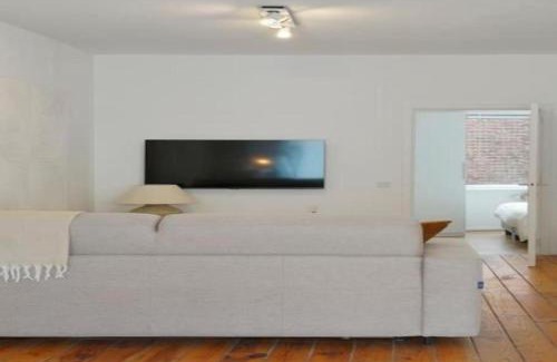 Sint-Andries Apartment | Top Location - City Center 1BR with Stylish Decor