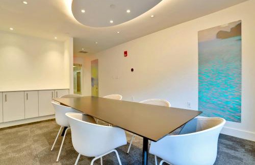Ballston Apartment | Top Location in Ballston - Pool & Gym Access