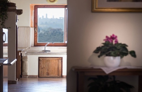 San Gimignano City Centre Villa | - Top Location - Villa in San Gimignano, Top View, 4 DBL En-Suite, Pool, A. C, WiFi