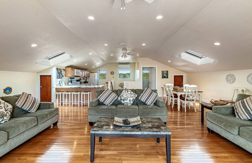 North Truro House | Top Mast Resort- Shore House! Beach, Pool, Housekeeping and more!
