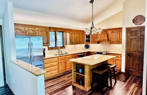 Linn Creek House | Top Notch Lake Retreat – Private, Peaceful, and Spacious Getaway