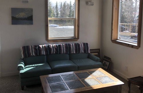 Kasilof House | Top of The Hill Cabin Spacious Modern Cabin Awesome views near Kasilof River.