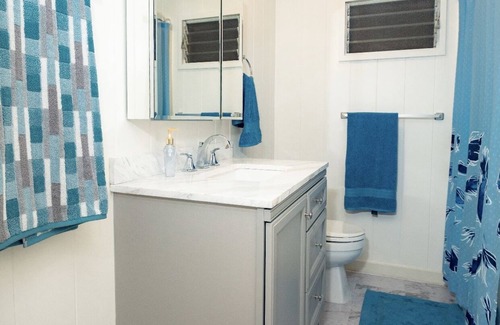 Kalihi Valley House | Top of the Hill. Honolulu 2 bedrooms beautiful Mountain View