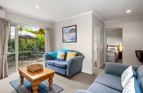 Taupo House | Top of the Lake - Spa Pool, Lake Views, Central to Town
