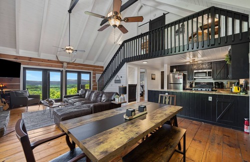 Blue Ridge Cabin | Top of the Mountain | Breathtaking Views | Hot Tub