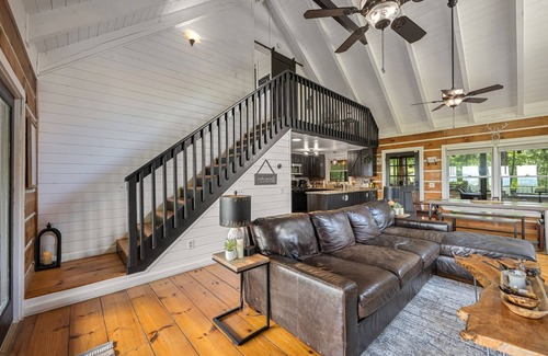 Blue Ridge Cabin | Top of the Mountain | Breathtaking Views | Hot Tub