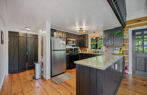 Blue Ridge Cabin | Top of the Mountain | Breathtaking Views | Hot Tub