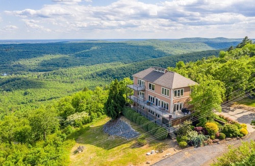 Mid America House | Top of the Mountain Escape!