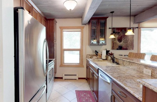 Snowmass Village Condo | Top of the Village | LEAF 102