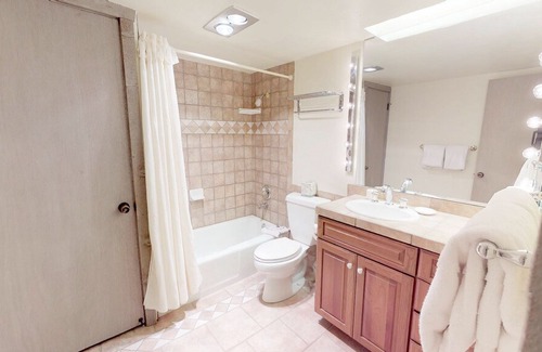 Snowmass Village Condo | Top of the Village Leaf 601: 2 Bedroom 2 Bathroom Condominium in Snowmass