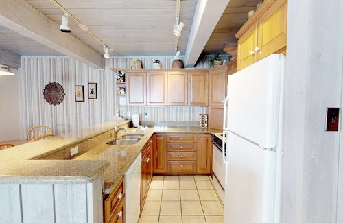 Snowmass Village Condo | Top of the Village Leaf 601: 2 Bedroom 2 Bathroom Condominium in Snowmass