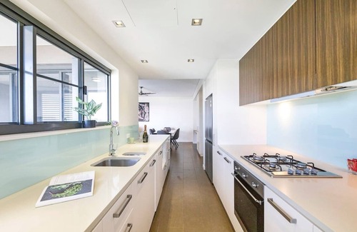 Darwin City Centre Apartment | Top of Timor Sea Luxury Waterfront Penthouse