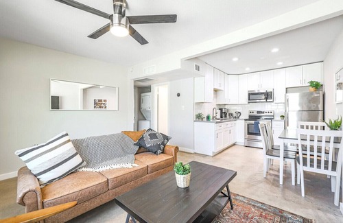Camelback East Condo | Top Rated Golf Courses 2 Bedroom Biltmore With Washer Dryer