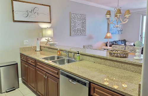Long Beach Condo | TOP RATED/HUGE Balcony Beachfront 3 bed/3 bath!