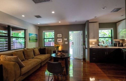Southwest Coconut Grove House | Top-Rated Luxury Oasis! Coconut Grove Cottage, Garden, Walk to Bay. Free Parking