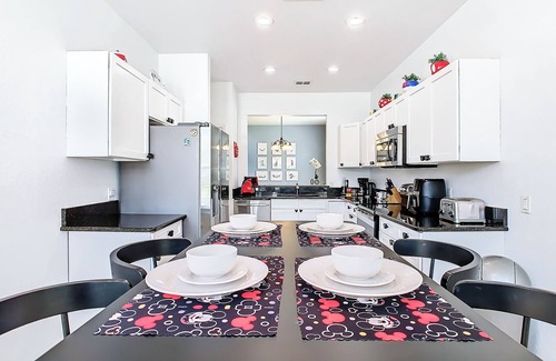 Windsor Hills House | TOP-RATED Windsor Hills Home ♥ THEATER ROOM, Game Room, Pool/Spa ♥4 Mi to Disney