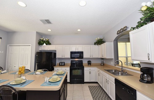 West Kissimmee House | TOP REVIEWED HOME! Only 3 MILES to Disney, South Pool in Emerald Island Resort