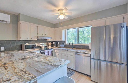 Massanutten House | ‘Top Shelf’ Home w/Deck: 1 Mi to Ski Slopes!