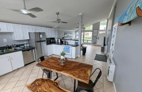Waianae House | Top Spots Paradise Getaway 2 Min From Beach!