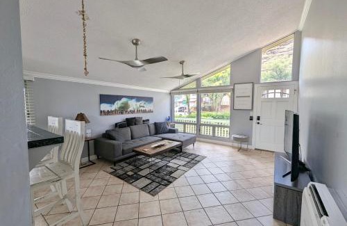 Waianae House | Top Spots Paradise Getaway 2 Min From Beach!