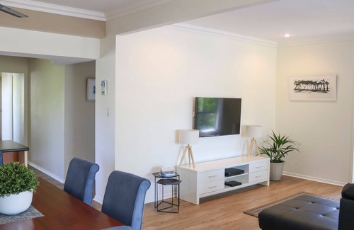 Urangan House | Top Tier - Family Holiday Home on the Esplanade