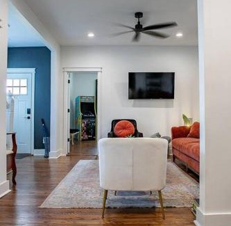 Westport House | Top Walk score! Prime Westport Midtown Location!