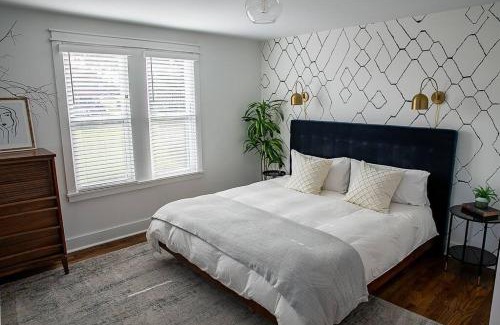 Westport House | Top Walk score! Prime Westport Midtown Location!