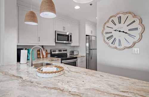 Sandestin Condo | Tops'l Resort Beach Manor Ocean Blue Chic Condo! Beachfront with private beach!