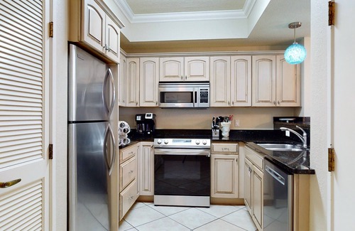 Four Mile Village Condo | Tops'l Summit 913 Great pool, hot tub, close to beach, private resort