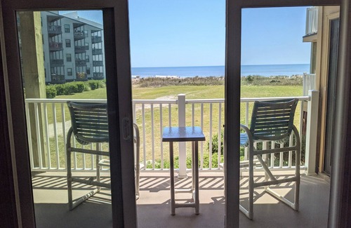 Sneads Ferry Condo | Topsail Dunes Beach Condo - Oceanfront! First Floor! Ramp Access!