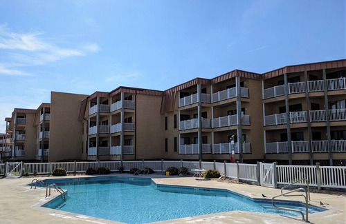 Sneads Ferry Condo | Topsail Dunes Beach Condo - Oceanfront! First Floor! Ramp Access!