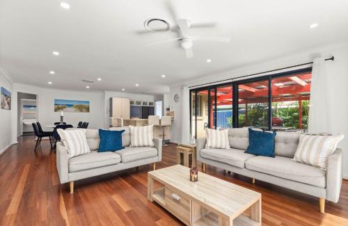 St. Georges Basin House | Topsy Turvey by Experience Jervis Bay