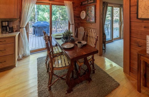 Clam River Cabin | Torch Lake Cabin|Kids' Ultimate Gaming Hideout