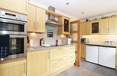 Glenelg Cottage | TORGORM, pet friendly, country holiday cottage in Glenelg