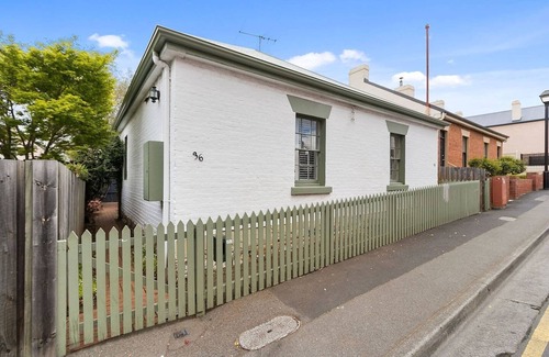 Battery Point House | Toris on Hampden Heritage Charm Near Salamanca