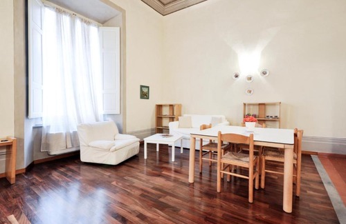 Duomo Apartment | Tornaquinci Palace