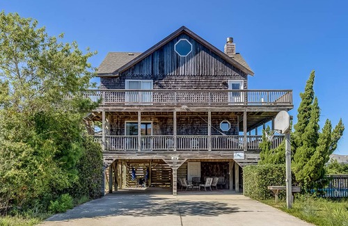 Duck House | Tornquist 855 ft from the beach Private Pool, Hot Tub Duck