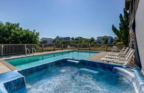 Duck House | Tornquist 855 ft from the beach Private Pool, Hot Tub Duck