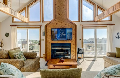 Duck House | Tornquist 855 ft from the beach Private Pool, Hot Tub Duck